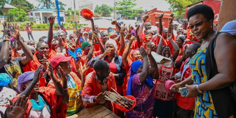 Ms. Flora Kabibi (right) urging the excited market vendors to embrace government programmes at the Bombo 20 mile Market vendors in Bombo town Luwero district on 24th October 2023. Photo by PPU/ Tony Rujuta.