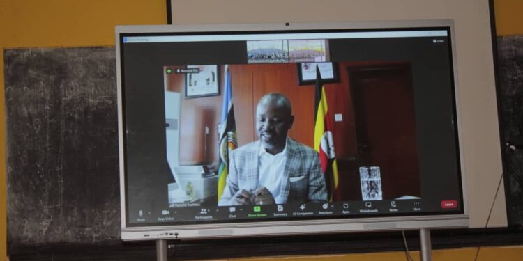Rt. Hon Deputy Speaker  addressing the Assistant RDCs and RCCs via zoom