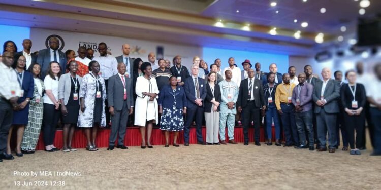 Prime minister and delegates in a group photo after the official closing on Thursday