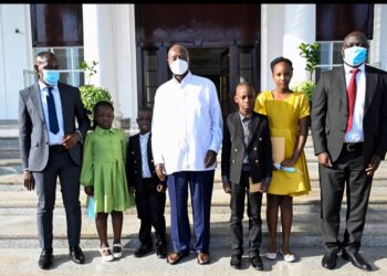 President Yoweri Museveni in a group photo with the family of  Hajji Kirunda.