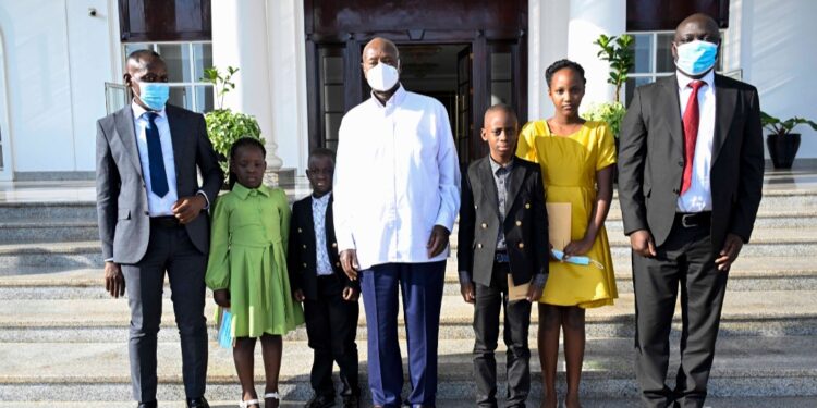 President Yoweri Museveni in a group photo with the family of  Hajji Kirunda.