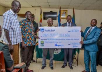 The disbursement event, held yesterday at Nwoya District headquarters, was presided over by the Hon.Minister of Tourism, Wildlife, and Antiquities, Hon. Tom Butime （Center）
 Photo：@ugwildlife