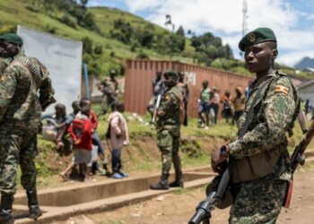 Ugandan soldiers, part of the EACRF patrol a settlement in Bunagana, North Kivu, DR Congo, after it was ceded by M23 rebels. Photo：Reuters/A. Bashizi