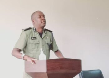 CP Philip Acaye addressing traffice officers in the  Busoga region.